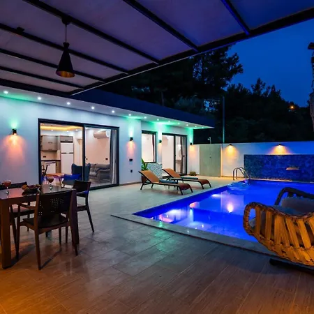Eyfel Luxury With Private Pool Villa *