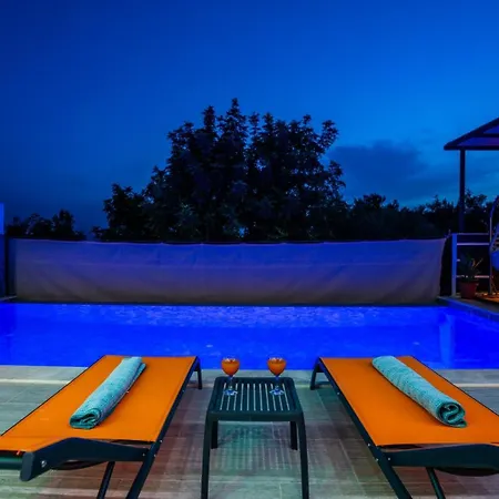 Eyfel Luxury With Private Pool Vilă