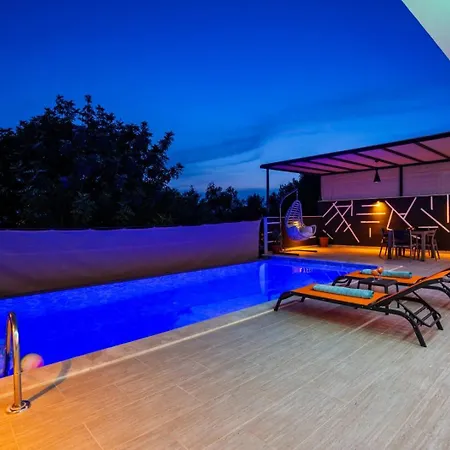 Vilă Eyfel Luxury With Private Pool